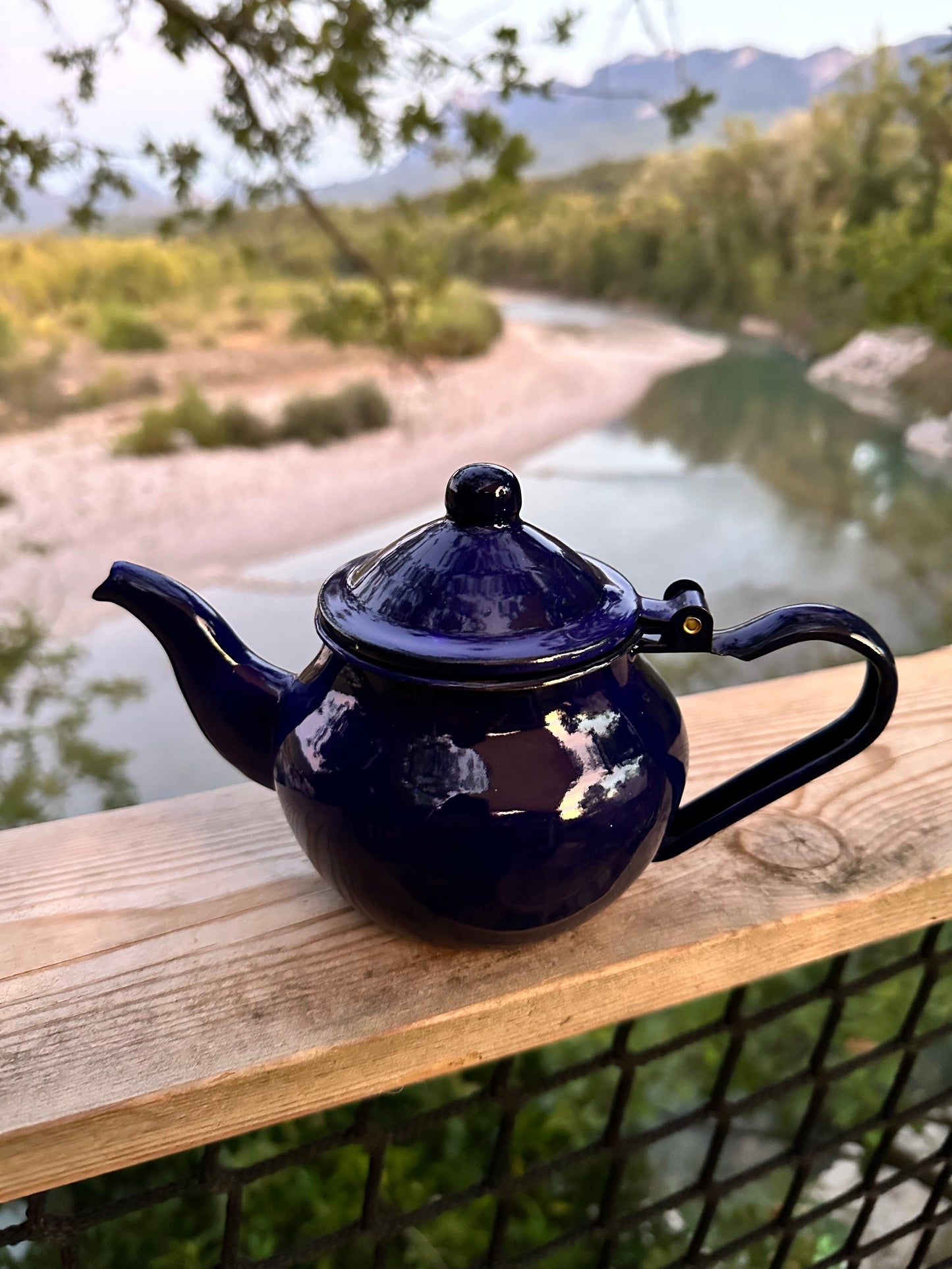 Petite Théière Beldi Émaillée – Artisanale & Authentique (Édition Noël)