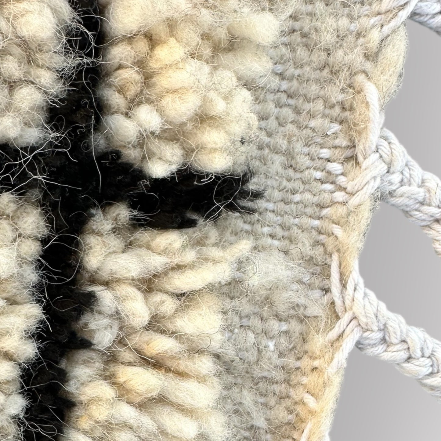 Tapis Berbère Authentique – Pièce Unique en Laine (100×150 cm) | Artisanat Marocain | BOKHA