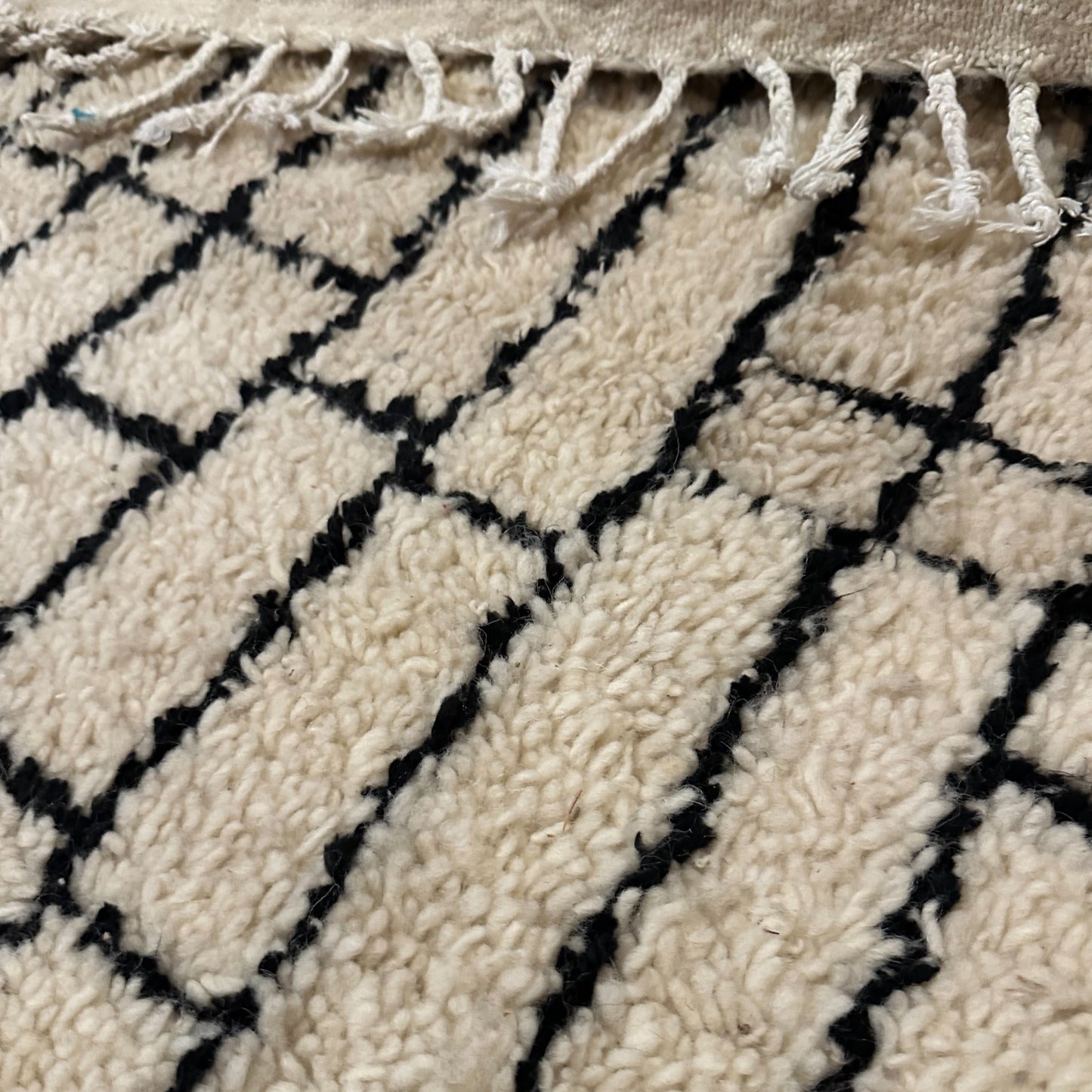 Tapis Berbère Authentique – Pièce Unique en Laine (100×150 cm) | Artisanat Marocain | BOKHA